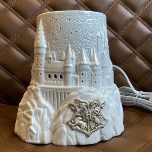 New Scentsy “Christmas at Hogwarts”Warmer